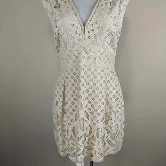 โญ๏ธHost Pickโญ๏ธNWOT FP One Million Lovers Lace Mini Dress S - Picture 4 of 11